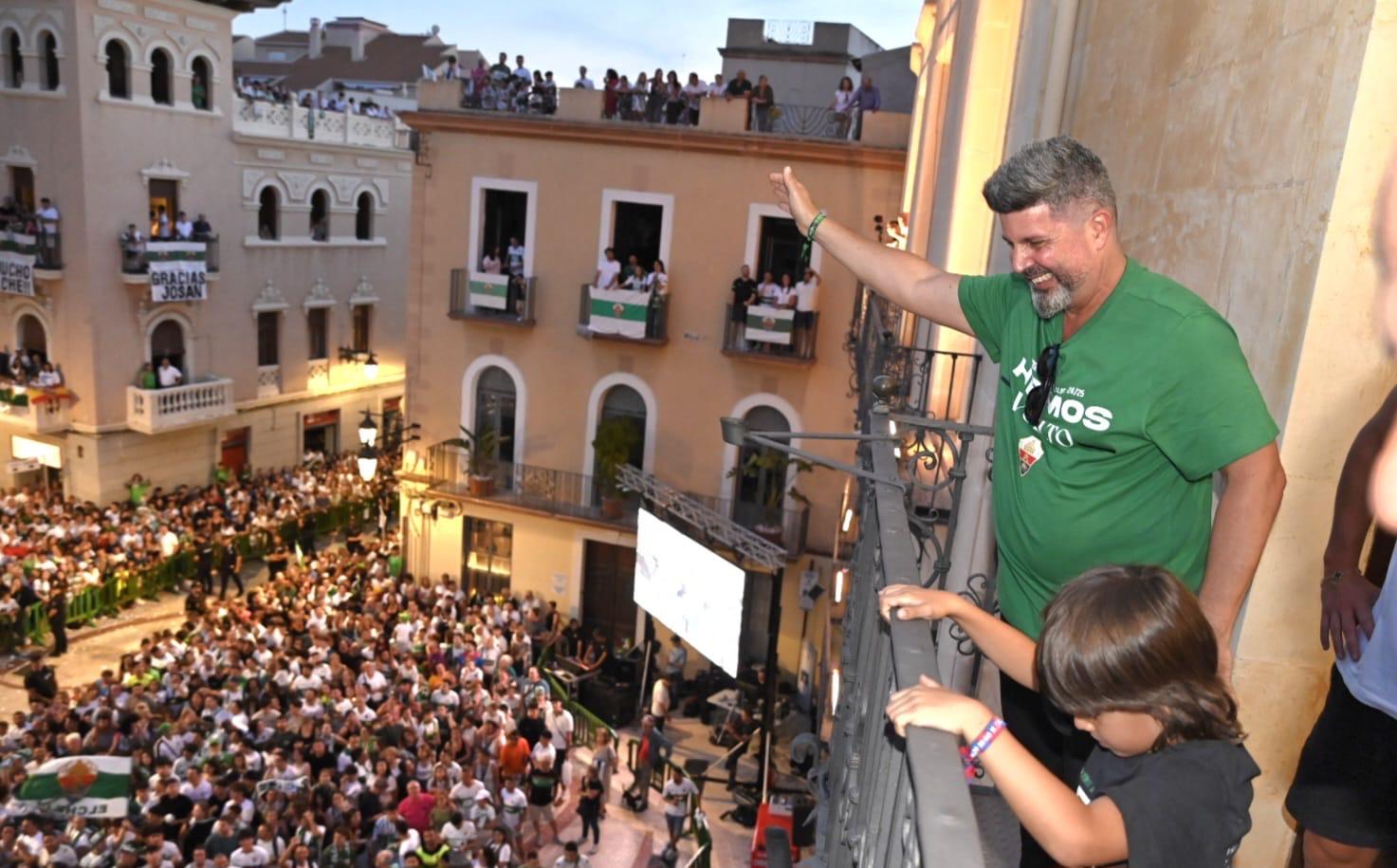 El mensaje de Bragarnik sobre el momento del Elche: "Andamos perdidos, pero no nos den por muertos" El mensaje de Bragarnik sobre el momento del Elche: "Andamos perdidos, pero no nos den por muertos"