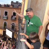 Bragarnik, en el balcón del Ayuntamiento. 