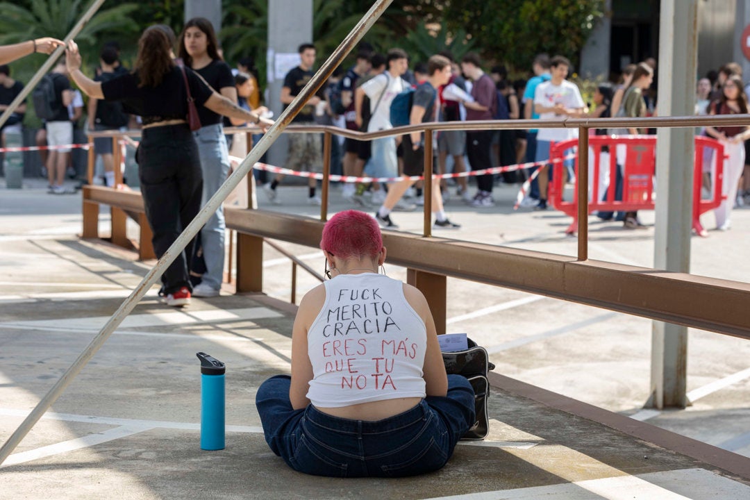 Comienza la PAU 2025: miles de alumnos se enfrentan a los exámenes de una Selectividad renovada Comienza la PAU 2025: miles de alumnos se enfrentan a los exámenes de una Selectividad renovada