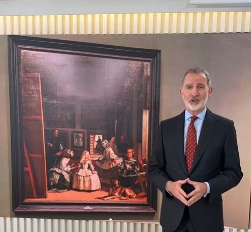 La lección de arte del rey Felipe VI en el Museo del Prado sobre 'Las Meninas': "Es un cuadro complejo" La lección de arte del rey Felipe VI en el Museo del Prado sobre 'Las Meninas': "Es un cuadro complejo"