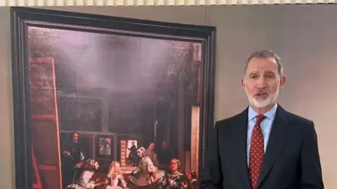La lección de arte del rey Felipe VI en el Museo del Prado sobre 'Las Meninas': "Es un cuadro complejo" La lección de arte del rey Felipe VI en el Museo del Prado sobre 'Las Meninas': "Es un cuadro complejo"/ IG @museoprado