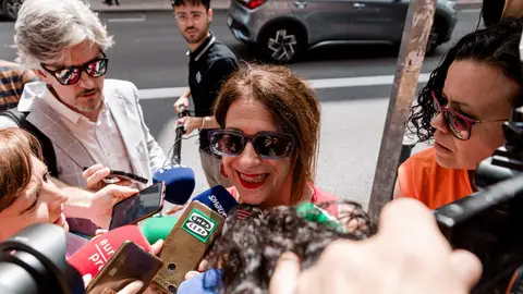 Leire Díez, de desconocida a ‘fontanera’ del PSOE y renunciar a su militancia: la periodista que ofrece pactos con la Fiscalía Leire Díez, de desconocida a ‘fontanera’ del PSOE y renunciar a su militancia: la periodista que ofrece pactos con la Fiscalía