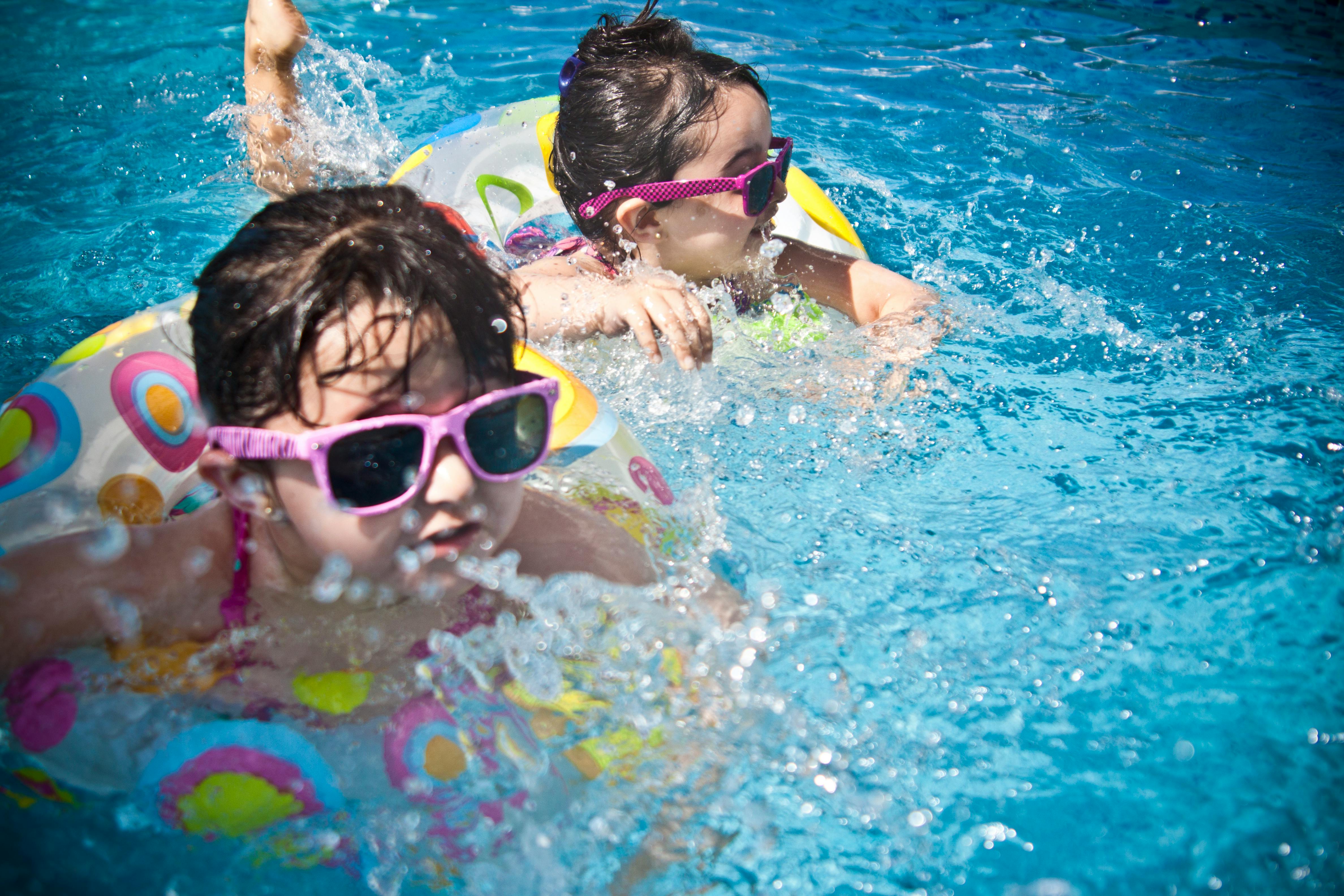 No hagas esto en la piscina: las 7 cosas por las que pueden multarte No hagas esto en la piscina: las 7 cosas por las que pueden multarte