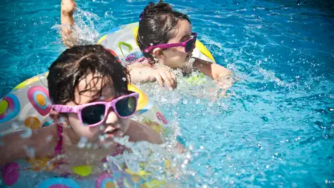No hagas esto en la piscina: las 7 cosas por las que pueden multarte No hagas esto en la piscina: las 7 cosas por las que pueden multarte