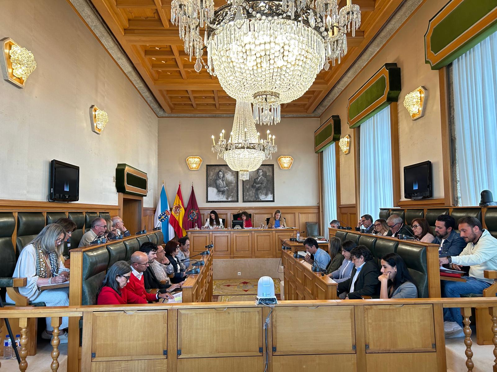 El pleno de Santiago deniega una factura relativa al autobús urbano, entre críticas por el nuevo contrato El pleno de Santiago deniega una factura relativa al autobús urbano, entre críticas por el nuevo contrato