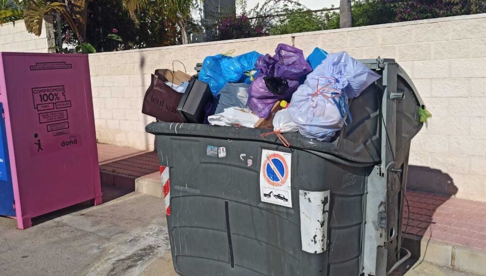 La mejora en el servicio de recogida de basura sigue siendo asignatura pendiente en Orihuela Costa
