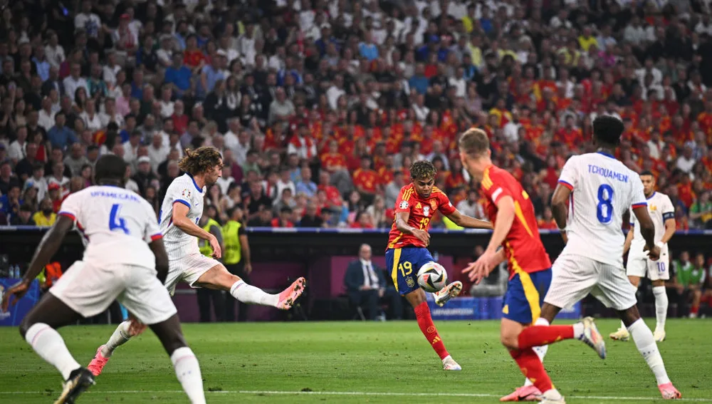 Lamine Yamal marca a Francia en las semifinales de la Euro 2024 Lamine Yamal marca a Francia en las semifinales de la Euro 2024