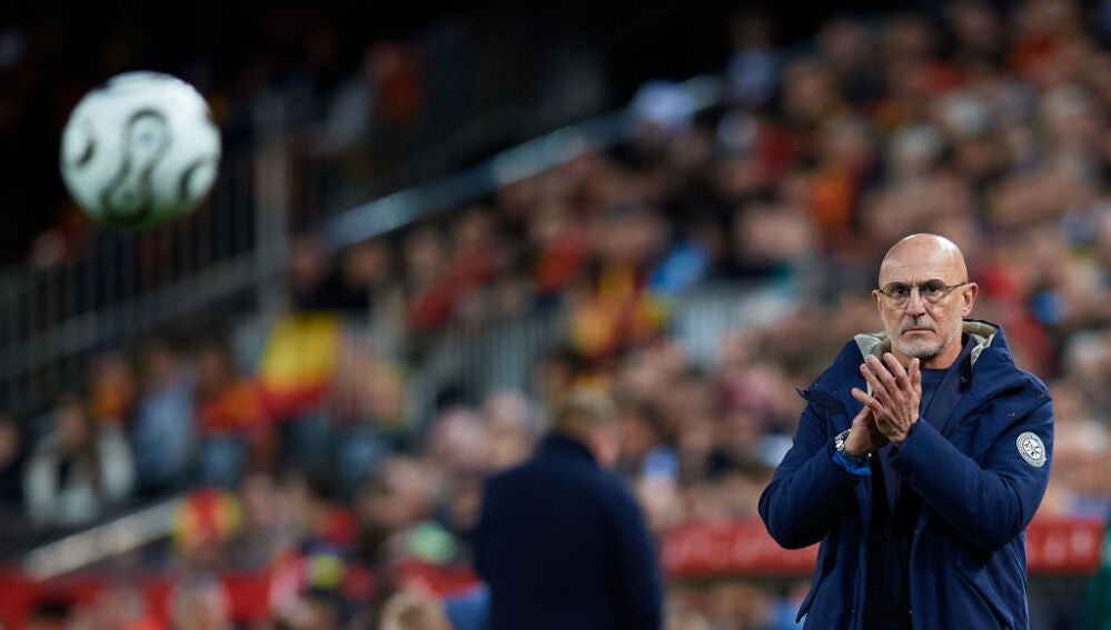 Luis de la Fuente durante un partido con la selección española