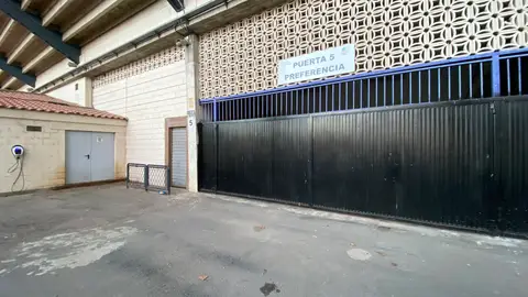 Uno de los accesos a la instalación en la que tenía que jugarse Uno de los accesos a la instalación en la que tenía que jugarse