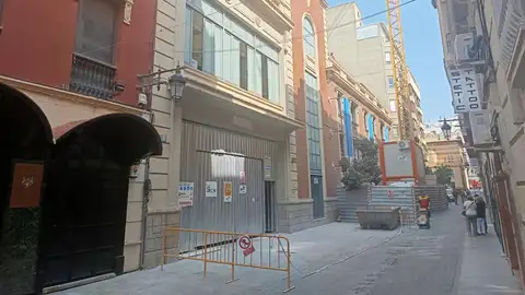 Edificio del antiguo Cine Capitolio de Elche en el que va a implantar su nueva sede en la ciudad ilicitana la Universidad CEU Cardenal Herrera. Edificio del antiguo Cine Capitolio de Elche en el que va a implantar su nueva sede en la ciudad ilicitana la Universidad CEU Cardenal Herrera.