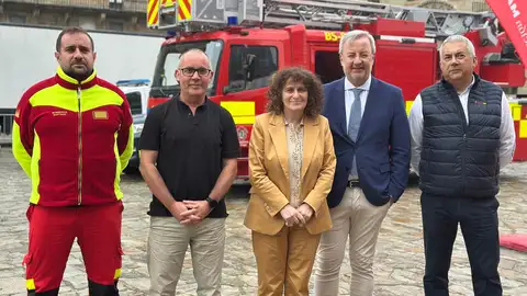 Manuel Sanmartín, Jefe de Bomberos de Santiago: "en la cocina es habitual que se produzcan sucesos por descuidos, falta de mantenimiento o de limpieza en la campana extractora y también sobrecargas" Manuel Sanmartín, Jefe de Bomberos de Santiago: "en la cocina es habitual que se produzcan sucesos por descuidos, falta de mantenimiento o de limpieza en la campana extractora y también sobrecargas"