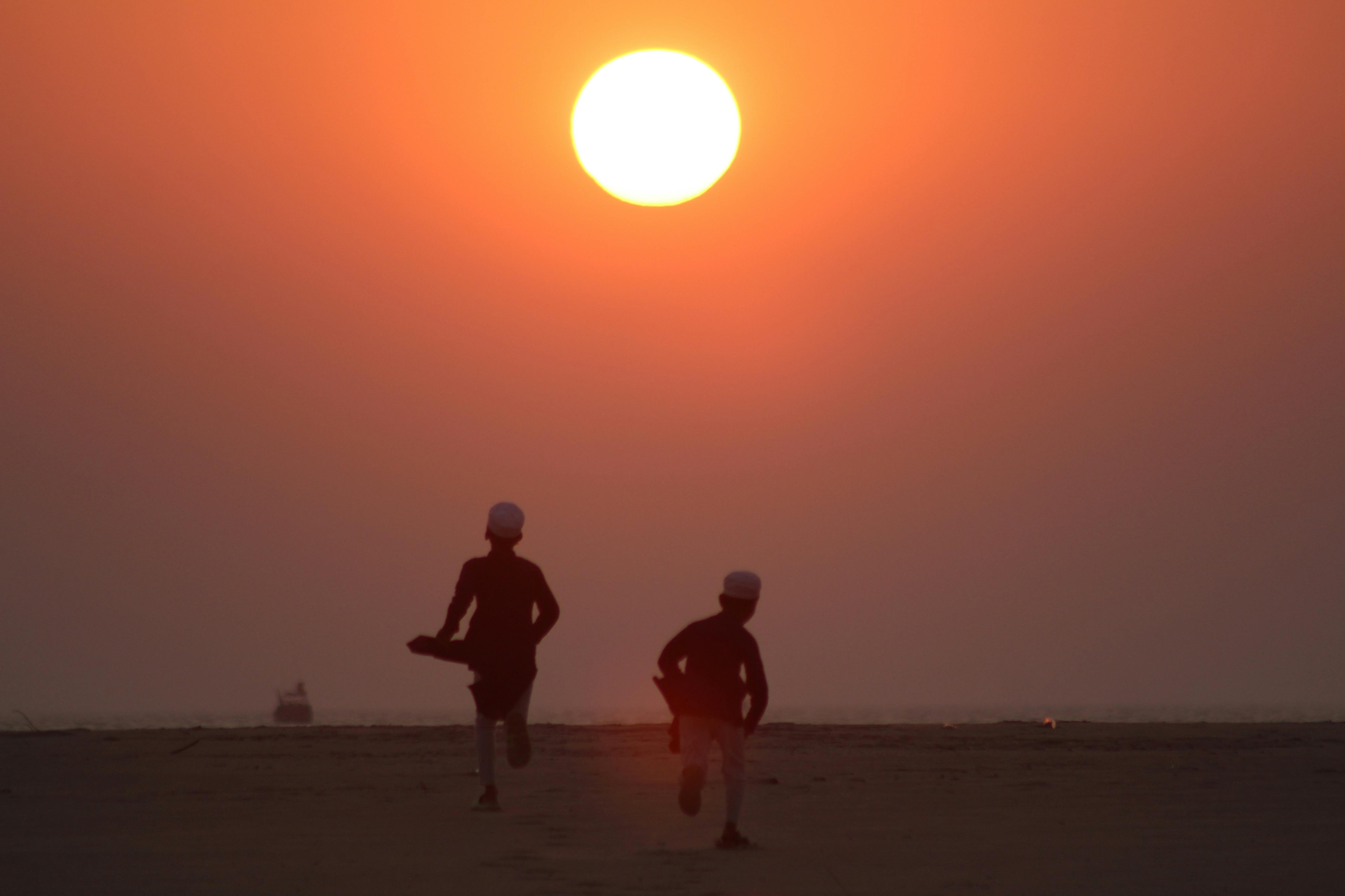 La infancia española frente al clima: los nacidos en 2020 sufrirán hasta tres veces más extremos climáticos que sus abuelos La infancia española frente al clima: los nacidos en 2020 sufrirán hasta tres veces más extremos climáticos que sus abuelos