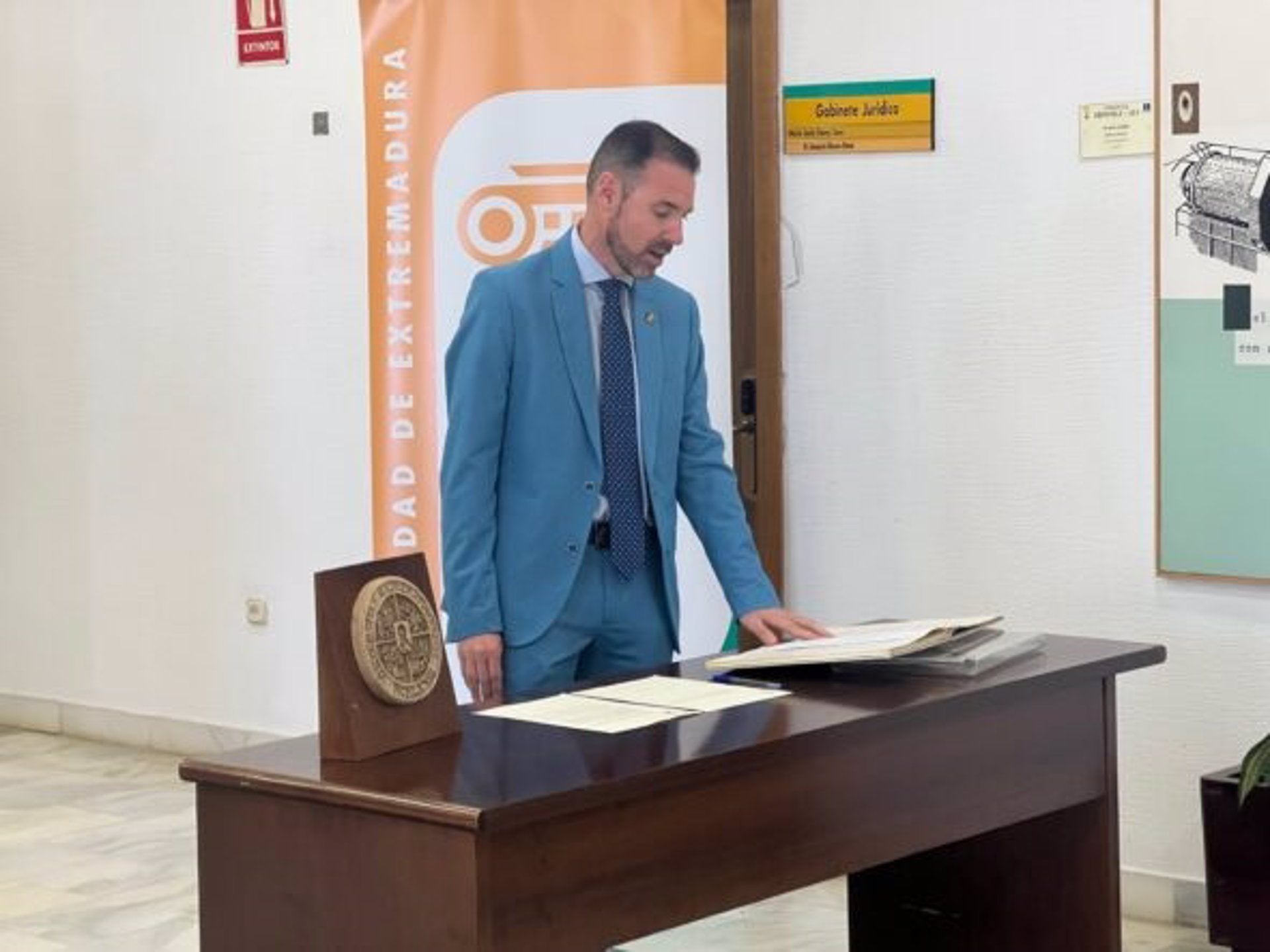 Daniel Martín Pena vuelve a asumir el Decanato de la Facultad de Ciencias de la Documentación y Comunicación de la UEx Daniel Martín Pena vuelve a asumir el Decanato de la Facultad de Ciencias de la Documentación y Comunicación de la UEx