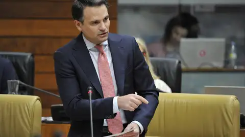 La Junta defiende su propio CIS para conocer la opinión de los extremeños lejos de los "cantinelas" a los que sigue Vox La Junta defiende su propio CIS para conocer la opinión de los extremeños lejos de los "cantinelas" a los que sigue Vox
