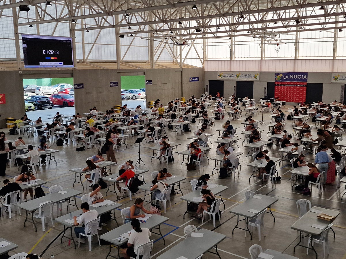 Anulan el nombramiento como corrector del profesor de un instituto adscrito a la UMH de Elche que distribuyó un examen de la PAU antes del tiempo estipulado Anulan el nombramiento como corrector del profesor de un instituto adscrito a la UMH de Elche que distribuyó un examen de la PAU antes del tiempo estipulado