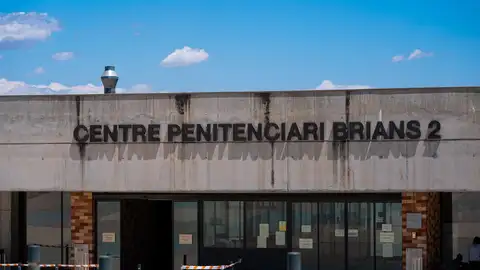 Justícia repartirà paper de plata sense plom als presos addictes per afavorir que inhalin en comptes de punxar-se Justícia repartirà paper de plata sense plom als presos addictes per afavorir que inhalin en comptes de punxar-se