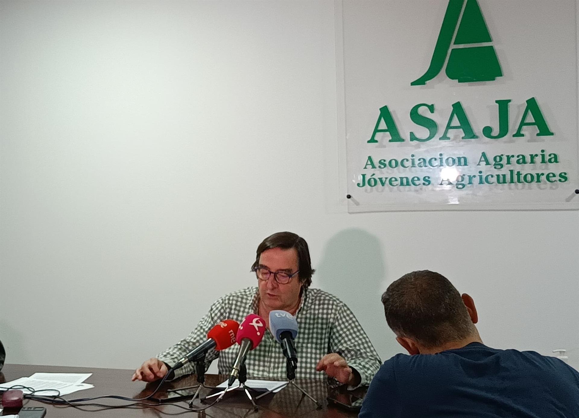 Asaja Extremadura denuncia el "agravio" que sufren agricultores y ganaderos extremeños frente a otros países Asaja Extremadura denuncia el "agravio" que sufren agricultores y ganaderos extremeños frente a otros países