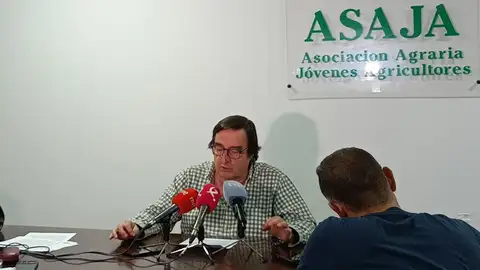 Asaja Extremadura denuncia el "agravio" que sufren agricultores y ganaderos extremeños frente a otros países Asaja Extremadura denuncia el "agravio" que sufren agricultores y ganaderos extremeños frente a otros países