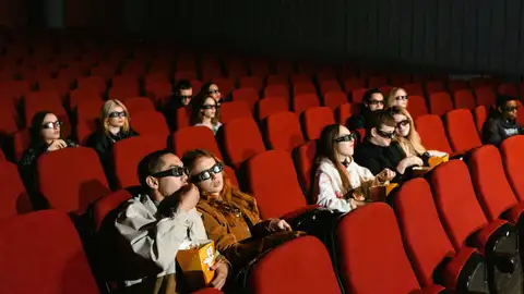 Personas en una sala de cine Personas en una sala de cine