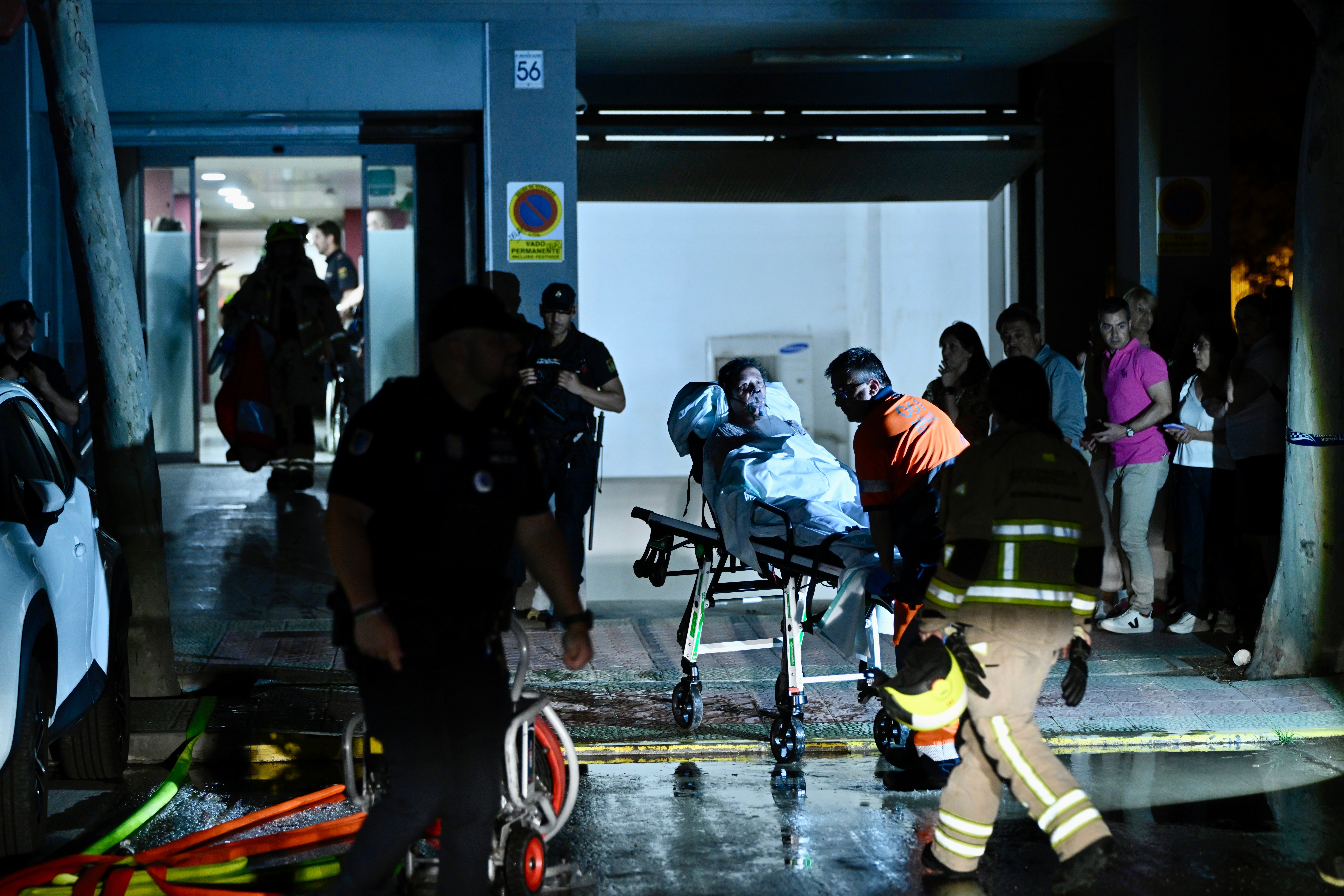 Un hombre muerto y 19 heridos en un incendio en una residencia en Zaragoza Un hombre muerto y 19 heridos en un incendio en una residencia en Zaragoza