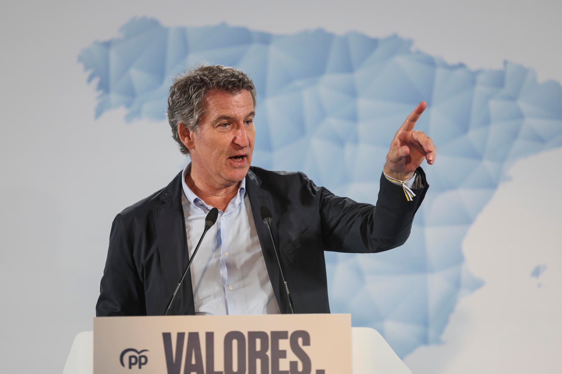 Fejióo llama a llenar Madrid este domingo para demostrar que España "no baja la cabeza" frente a un "gobierno indecente" Fejióo llama a llenar Madrid este domingo para demostrar que España "no baja la cabeza" frente a un "gobierno indecente"