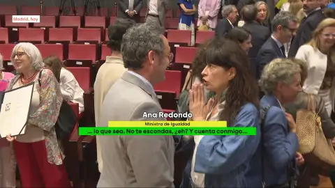 El fiscal general del Estado, Álvaro García Ortiz, habla con la ministra de Igualdad, Ana Redondo El fiscal general del Estado, Álvaro García Ortiz, habla con la ministra de Igualdad, Ana Redondo