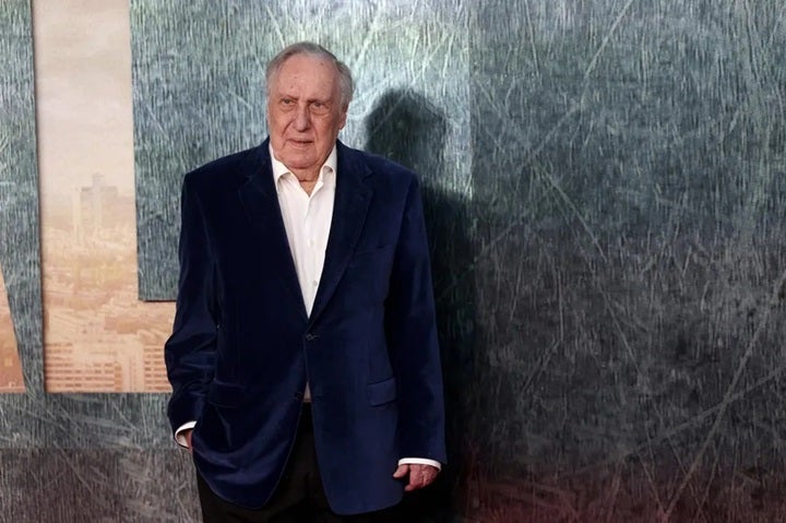 Muere Frederick Forsyth, escritor autor de 'El día del Chacal', a los 86 años Muere Frederick Forsyth, escritor autor de 'El día del Chacal', a los 86 años