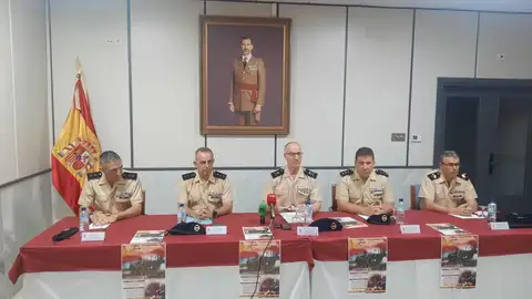 La Brigada Extremadura celebra el Día de las Fuerzas Armadas en Badajoz con una retreta militar y honores a la bandera La Brigada Extremadura celebra el Día de las Fuerzas Armadas en Badajoz con una retreta militar y honores a la bandera