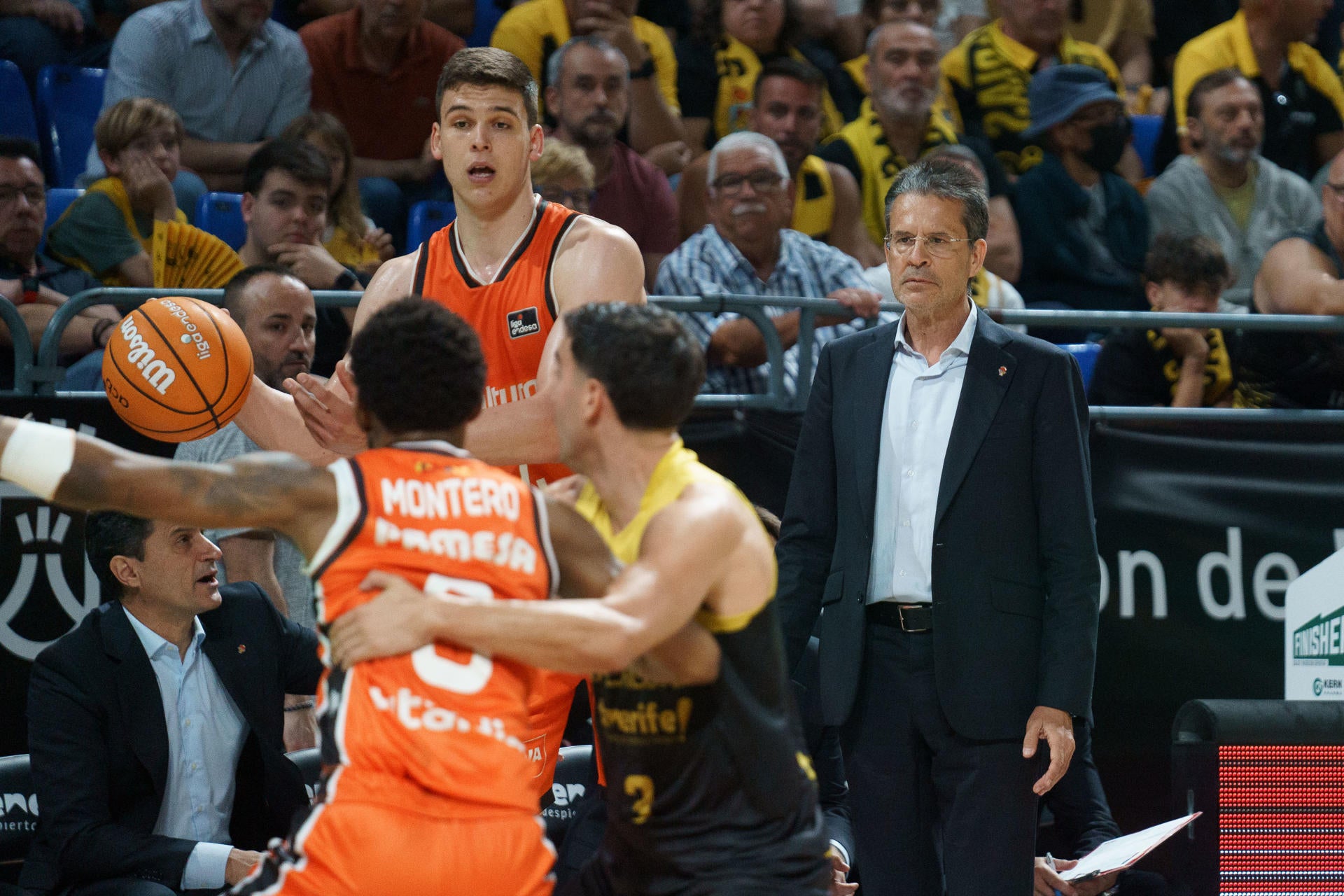 Un Valencia al alza se encomienda a Montero y a la Fonteta para abrir la semi con Tenerife Un Valencia al alza se encomienda a Montero y a la Fonteta para abrir la semi con Tenerife
