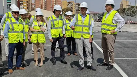 El presidente de la Generalitat y la concejala de urbanismo visitando las obras del parking El presidente de la Generalitat y la concejala de urbanismo visitando las obras del parking