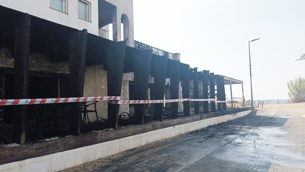 El incendio ha arrasado tres restaurantes