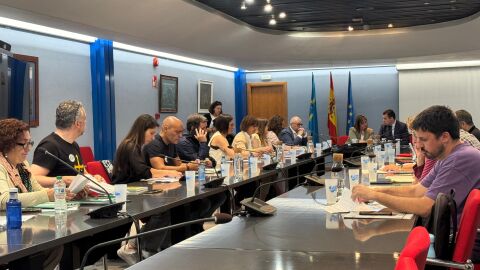 Mesa negociadora que cerr&oacute; el acuerdo en educaci&oacute;n el 9 de junio de 2025