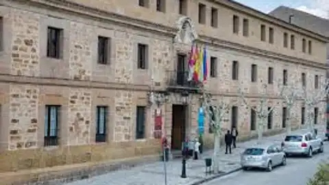 Colegio Sagrada Familia de Sigüenza. Colegio Sagrada Familia de Sigüenza.