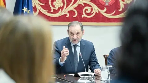 El exministro de Transportes, José Luis Ábalos, en una comparecencia en el Parlamento de Canarias el pasado 21 de abril El exministro de Transportes, José Luis Ábalos, en una comparecencia en el Parlamento de Canarias el pasado 21 de abril/ Europa Press Canarias