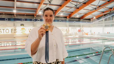 La waterpolista olímpica Paula Leiton entrena junto a las jugadoras del Club Waterpolo Turia La waterpolista olímpica Paula Leiton entrena junto a las jugadoras del Club Waterpolo Turia
