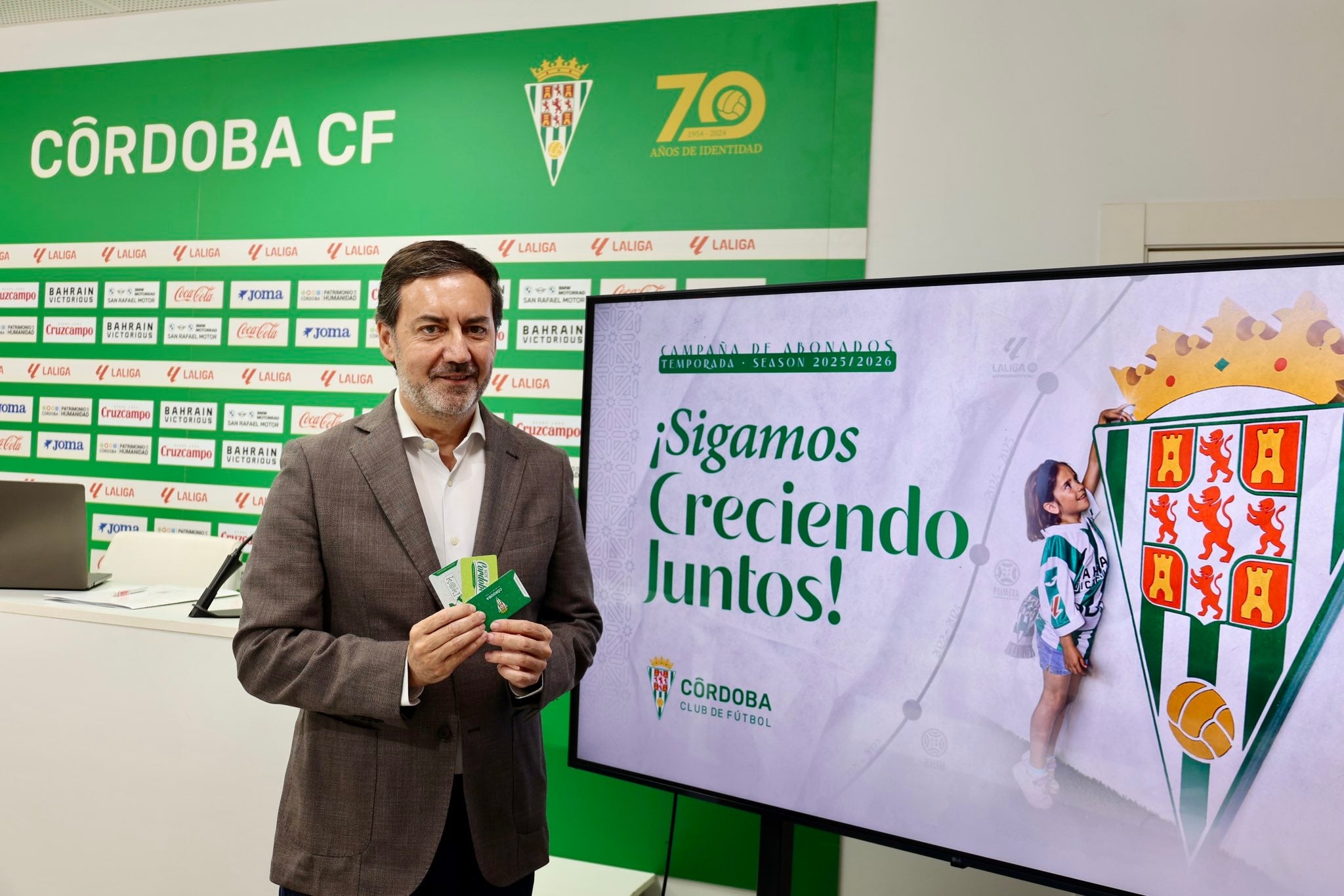 Monterrubio presenta la campaña de abonos y da ultimátum a Adilson Monterrubio presenta la campaña de abonos y da ultimátum a Adilson