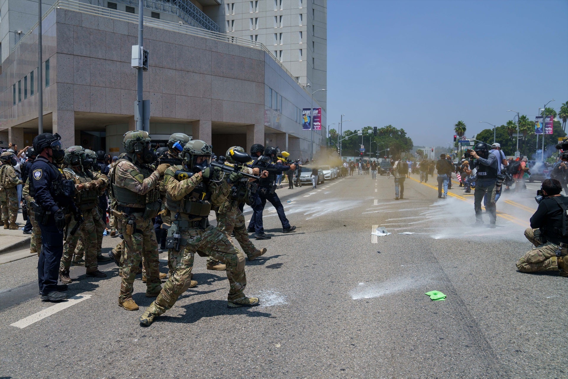 Trump ordena el despliegue de otros 2.000 militares de la Guardia Nacional en California Trump ordena el despliegue de otros 2.000 militares de la Guardia Nacional en California