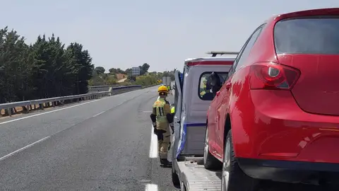 El accidente de tráfico se producía mientras el operario atendía a un vehículo averiado El accidente de tráfico se producía mientras el operario atendía a un vehículo averiado