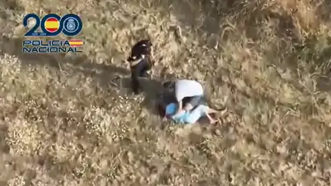 Drones de la Policía localizan a una pareja de ancianos con alzhéimer que desaparecieron en Leganés Drones de la Policía localizan a una pareja de ancianos con alzhéimer que desaparecieron en Leganés