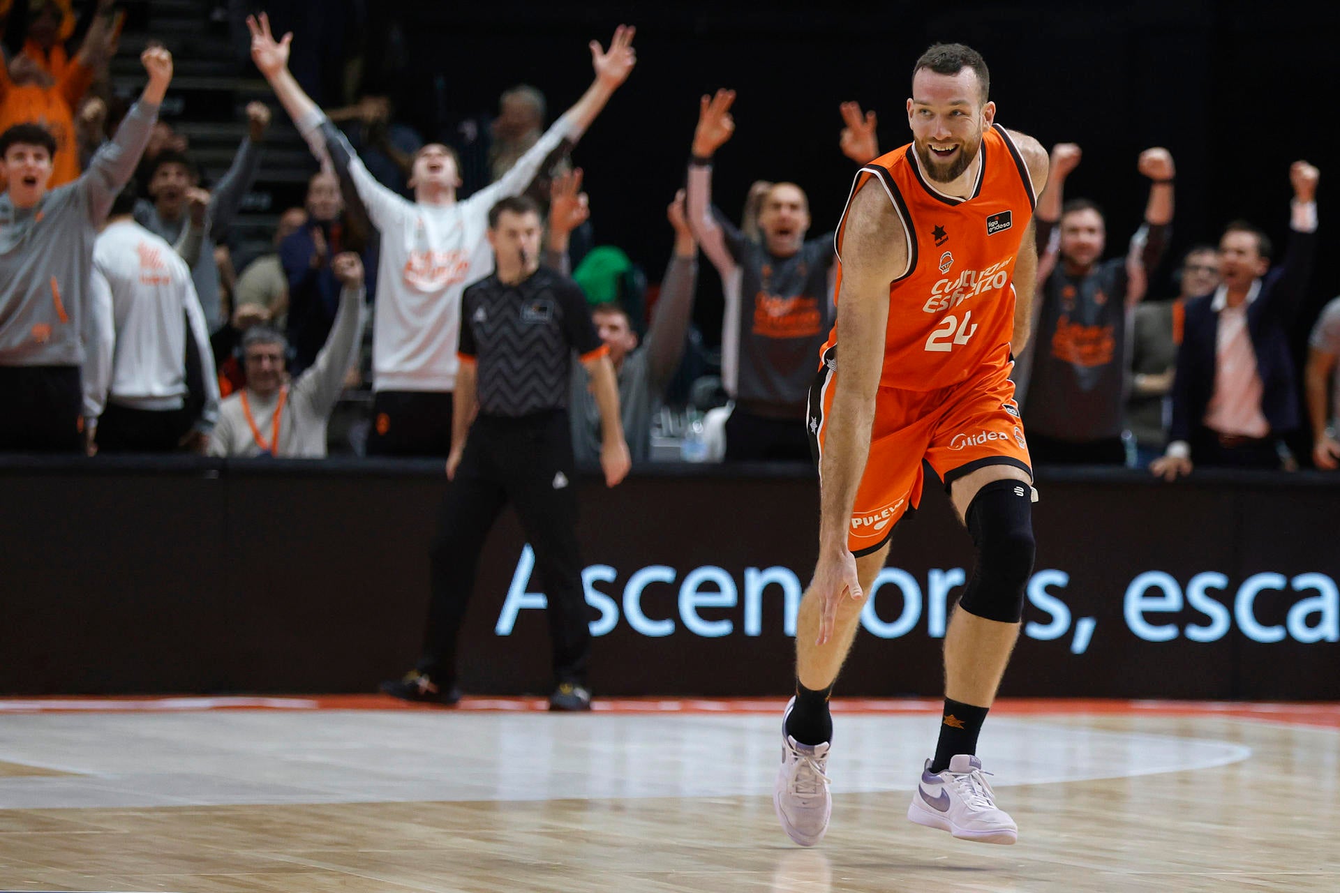 Valencia Basket, primer equipo que supera los 500 triples en la acb en una campaña Valencia Basket, primer equipo que supera los 500 triples en la acb en una campaña