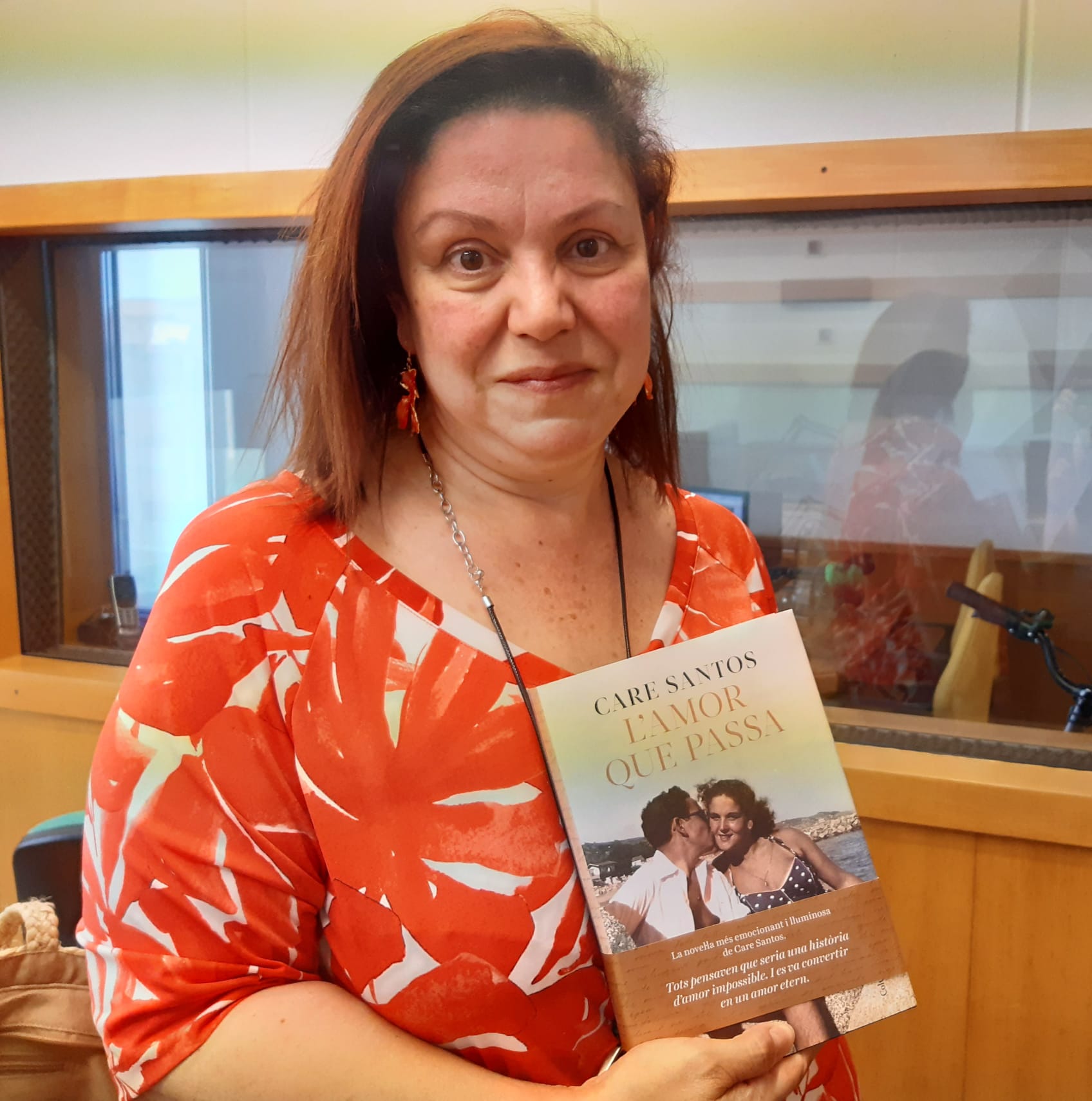 'L’amor que passa' de Care Santos, la inesperada història d’amor epistolar dels seus pares que esdevé eterna 'L’amor que passa' de Care Santos, la inesperada història d’amor epistolar dels seus pares que esdevé eterna