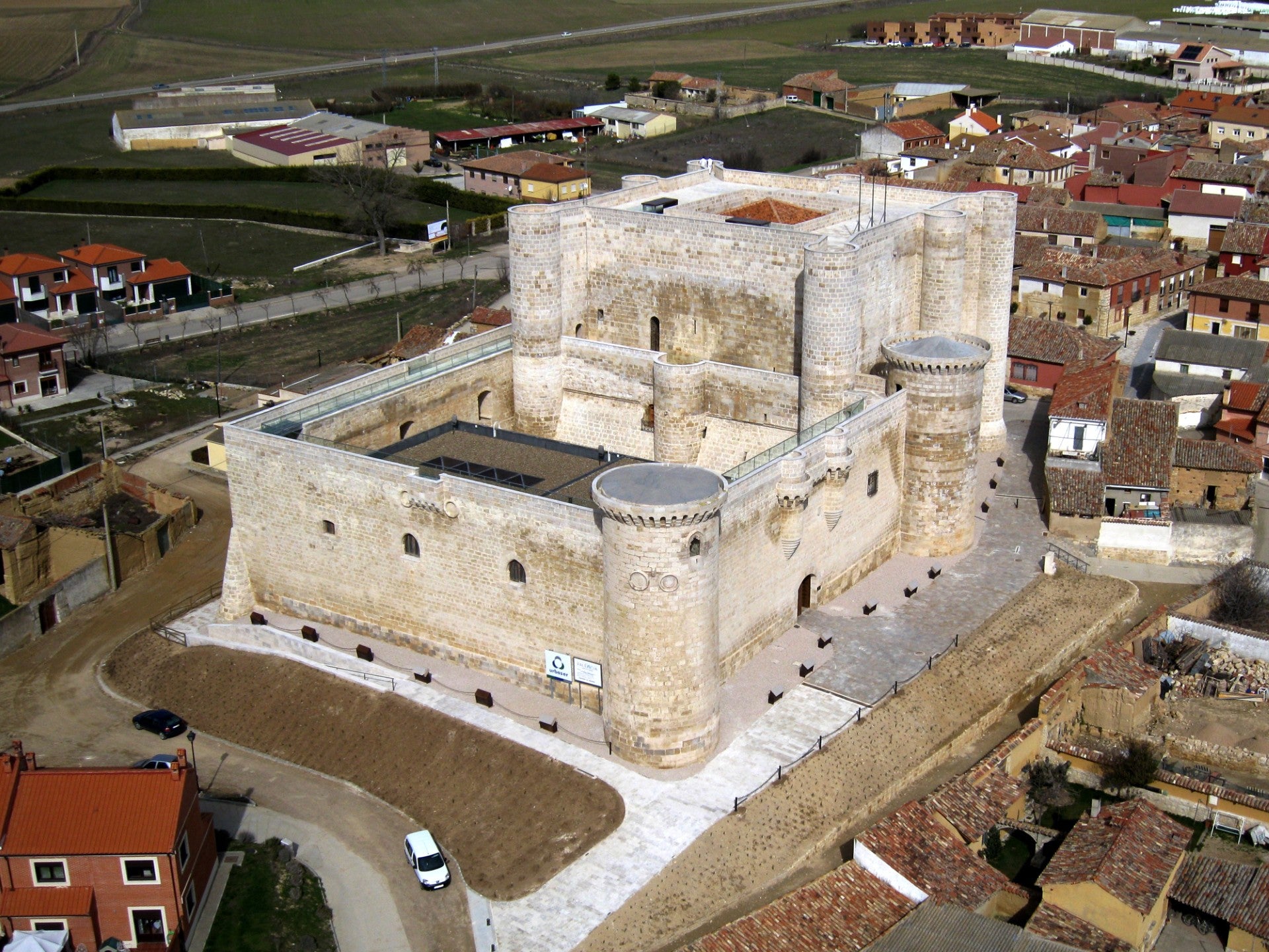 La Diputación de Palencia celebra la Semana de los Archivos este viernes con puertas abiertas en el Castillo de Fuentes de Valdepero La Diputación de Palencia celebra la Semana de los Archivos este viernes con puertas abiertas en el Castillo de Fuentes de Valdepero