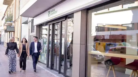 Caixa Popular destina 100.000 € a iniciatives socials a través de la campanya ‘Un dia de Salari’. Caixa Popular destina 100.000 € a iniciatives socials a través de la campanya ‘Un dia de Salari’.