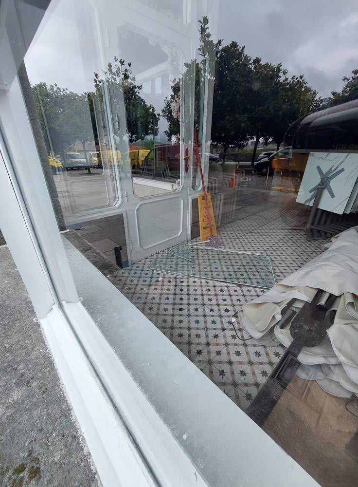 Roba dos veces en la misma noche en la cafefería Bonsai en la Plaza Rodrígo de Padrón Roba dos veces en la misma noche en la cafefería Bonsai en la Plaza Rodrígo de Padrón