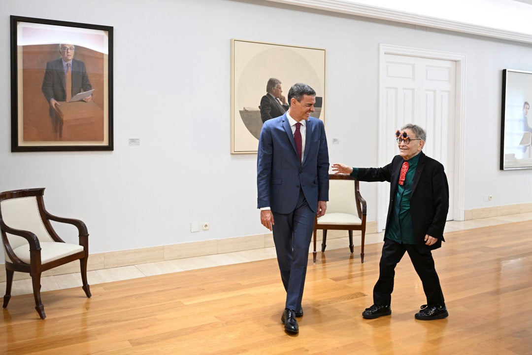 Sánchez aprovecha su encuentro con Fernando Arrabal para pronunciarse contra los fanatismos: "Pueden confundirse con la tolerancia" Sánchez aprovecha su encuentro con Fernando Arrabal para pronunciarse contra los fanatismos: "Pueden confundirse con la tolerancia"