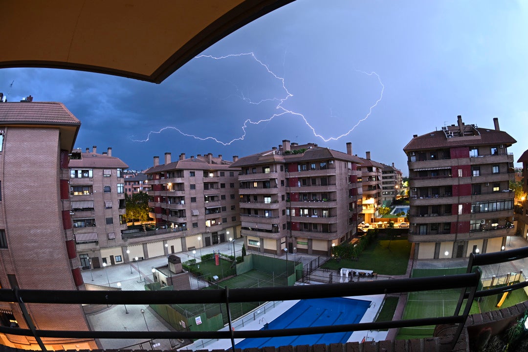 Una DANA mantiene en aviso a 10 comunidades con intensas tormentas: estas son las zonas donde más lloverá Una DANA mantiene en aviso a 10 comunidades con intensas tormentas: estas son las zonas donde más lloverá