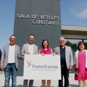 Autoritats davant el nou tanatori de Constantí