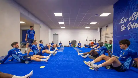 11-6-2025 Los jugadores del Oviedo en la sesión de activiación previa al partido de vuelta de playoff ante el Almería. 11-6-2025 Los jugadores del Oviedo en la sesión de activiación previa al partido de vuelta de playoff ante el Almería.