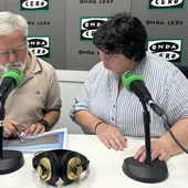 El edil de Urbanismo de la Vila Joiosa repsa los detalles de las obras del puente sobre el Amadorio. El edil de Urbanismo de la Vila Joiosa repsa los detalles de las obras del puente sobre el Amadorio.