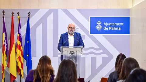 El alcalde de Palma, Jaime Martínez, interviene durante una rueda de prensa El alcalde de Palma, Jaime Martínez, interviene durante una rueda de prensa